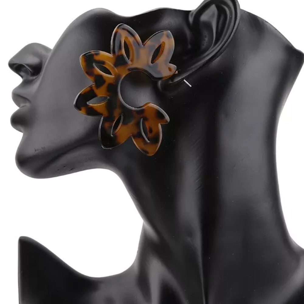 Dark Tortoise Petal Hoop Earrings! - Picture 4 of 7